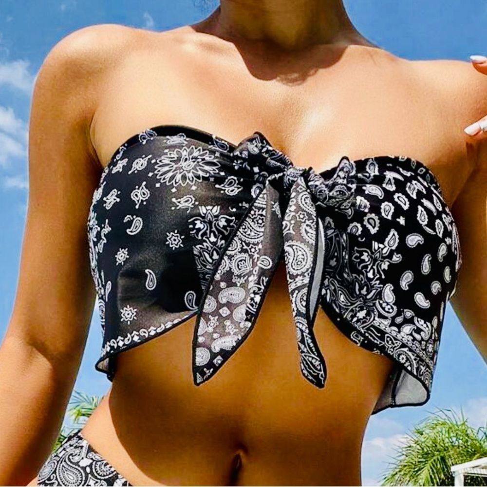 Ladies' Peplum Printed
Bikini Swimsuit With Ran...
Black and White / 12(XL)